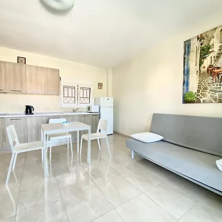 Ellinfos 3* ハニオティス