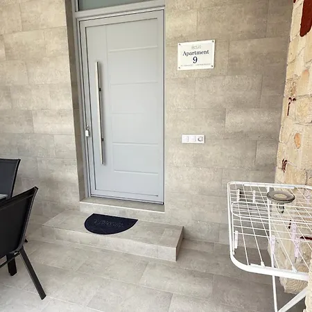 Ellinfos 3* ハニオティス