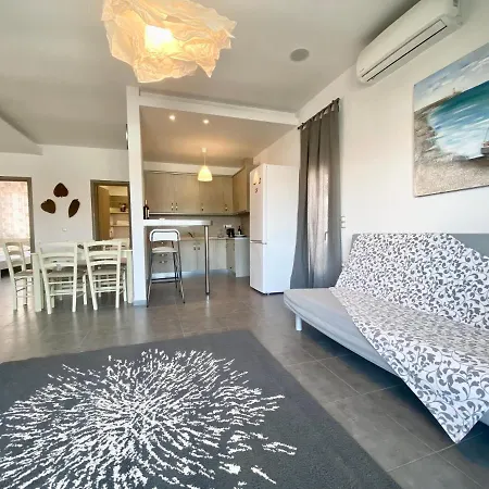 Ellinfos Aparthotel *