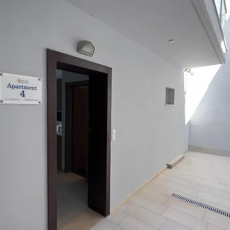 Ellinfos Aparthotel