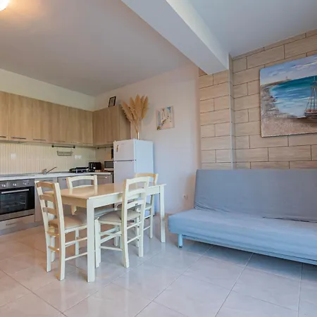 Ellinfos Aparthotel 4*
