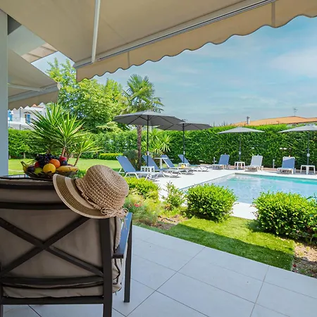 Ellinfos Aparthotel 4*