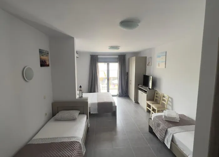 Ellinfos Aparthotel Hanioti