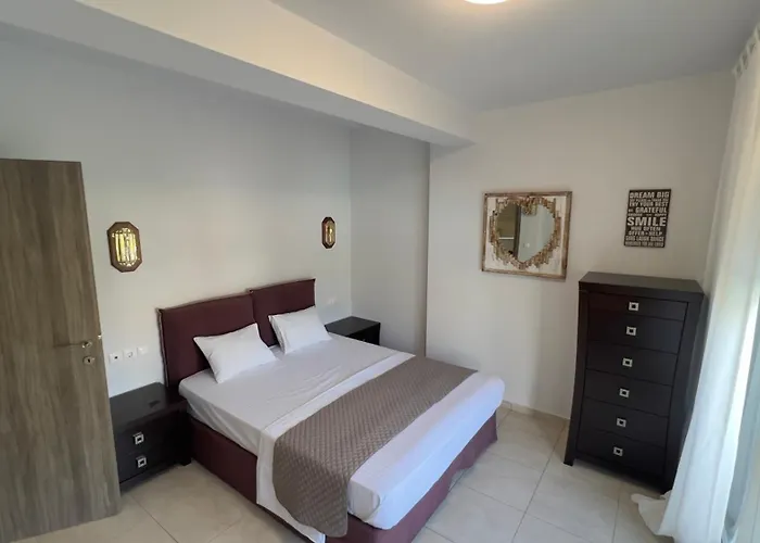 Ellinfos Aparthotel