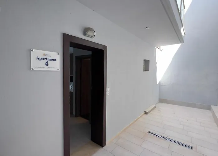 Ellinfos Aparthotel