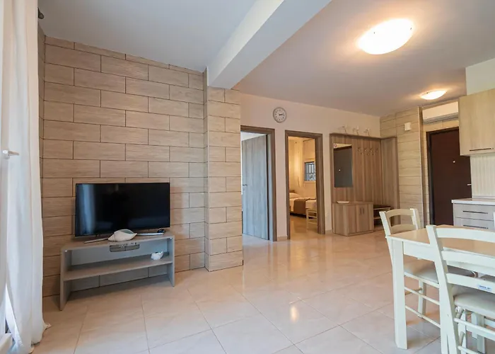 Aparthotel Ellinfos 4*